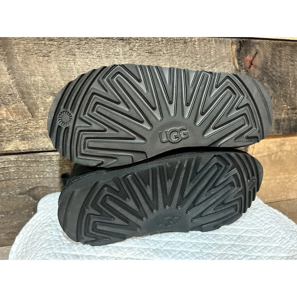 UGG Classic Ultra Mini Kids‎ Mini Boots Sz 13 Black Suede Soft Comfort Slip On